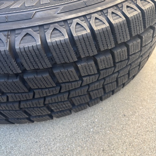 2シーズン使用ハイエース用スタッドレスタイヤ　アルミホイール4本セットバリ山 2シーズン使用ハイエース用スタッドレスタイヤ アルミホイール4本