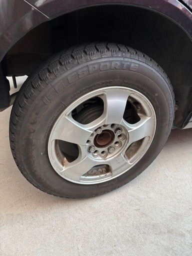 中古スタッドレスタイヤ4本セット、ホイル無し。 (モモリン) 東広島の  