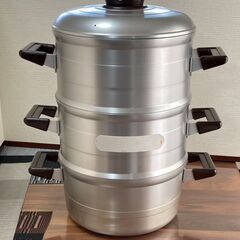 竈門、羽釜2個、3段蒸し器、鍋5個 竈門、羽釜2個、3段蒸し器、鍋5個