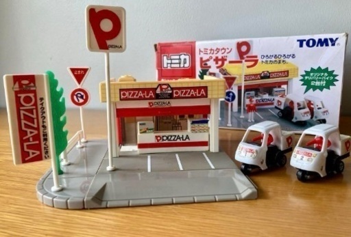 トミー　トミカタウンまとめ売り　7点セット　大型　動くトミカ　電池使用6点 トミカ トミカタウン 踏切・陸橋・交差点どうろセット 4904810209577