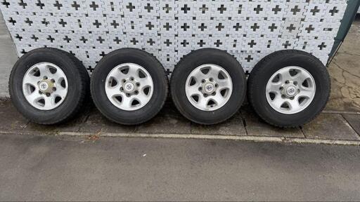 トヨタ ハイエース純正15インチ スタッドレス 4本セット ハイエース