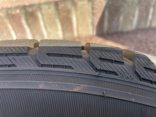 値下げしました】スタッドレス215/65R16グッドイヤーアイスナビZEA 