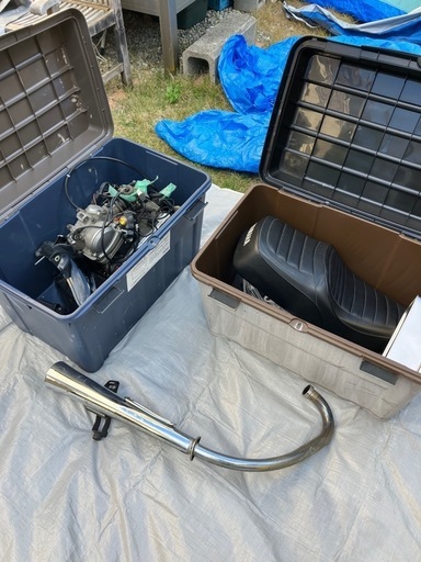 値引きします。美品です、\nヤマハＳR125のパーツストック。