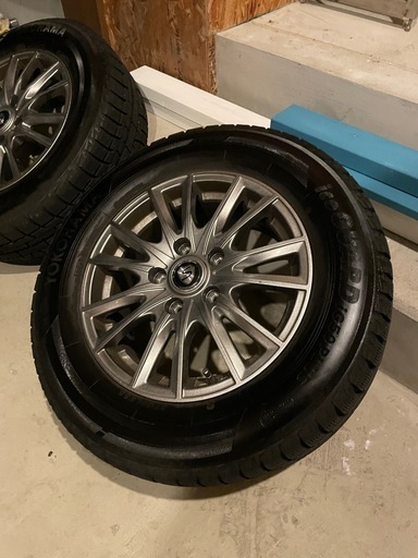 ヴォクシー、セレナ、ステップワゴン 195/65R15スタッドレスタイヤ