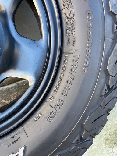 ハイエース　グッドリッチ　235 75R15