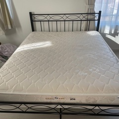 クイーンサイズベッドフレーム ベッド(家具)の中古が安い！激安で譲り  