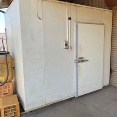 断熱性のアルミパネルのプレハブ 倉庫(約135坪の土地付き)を1万円でお