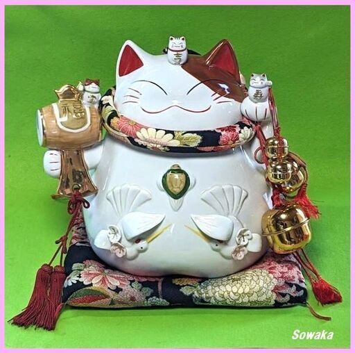 猫舎置物、貯金箱陶器座布団つき大きめ美品 猫舎置物、貯金箱陶器座布団つき大きめ美品