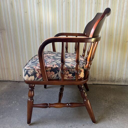 ②カリモク コロニアル アームチェア アンティーク椅子 Karimoku(カリモク家具)のCOLONIAL(コロニアル)シリーズ、アームチェア