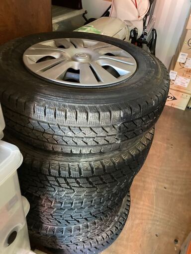 195/80/15LT スタッドレス　NV350キャラバンホイールキャップ付 195/80/15LT スタッドレス NV350キャラバンホイールキャップ付 冬用