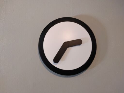 NEXTIME Focus Wall Clock ゆれる時計