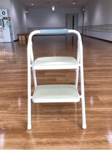 折りたたみ2段脚立【町田市再生家具】　242460