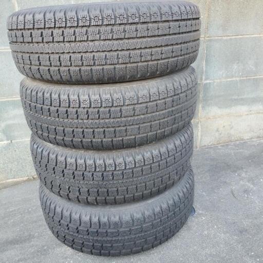 受け渡し予定者決定済 アルミホイール付きスタッドレスタイヤ - 痒い 