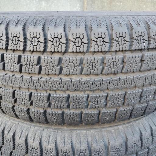 受け渡し予定者決定済 アルミホイール付きスタッドレスタイヤ - 痒い 