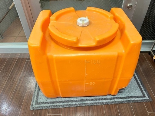 水タンク（ローリータンク）　100㍑　美品　昭和化学工業製品（定価25,000円）　バルブ付き