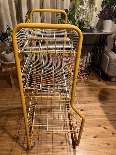 値下げしました！昭和レトロワイヤーラックキャスター付店舗什器