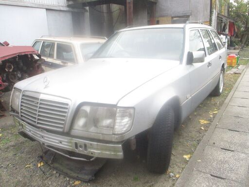 Mベンツ124-E320TE-951年型ワゴンリサイクル部品取り車 (ウミ) 成田の  