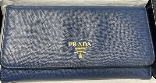 最終値下げ！！PRADA財布 未使用に近い