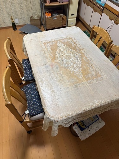 決まり。ダイニングテーブル