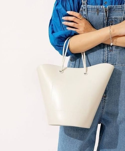 ✨人気✨【極美品】agnes　b.　アニエスベー　カゴバック　かごバック　鞄 極美品】agnes b アニエスベー カゴバッグ ペーパーバッグ