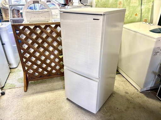 ☆【美品】No.o51 冷蔵庫 SHARP 137L 2019年製 ☆【美品】No.o51 冷蔵庫 SHARP 137L 2019年製