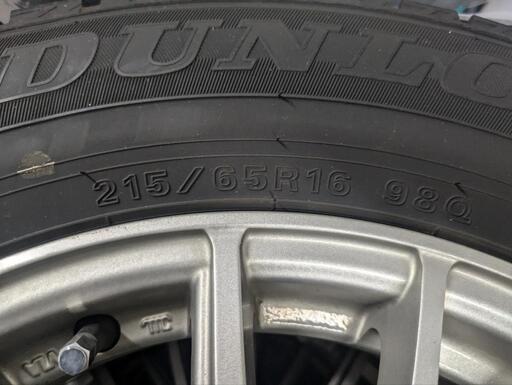 スタッドレスタイヤ　215/65/R16