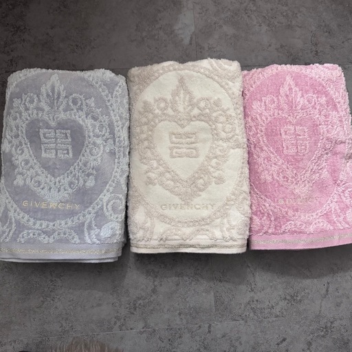 新古品　GIVENCHY バスタオル　3色セット