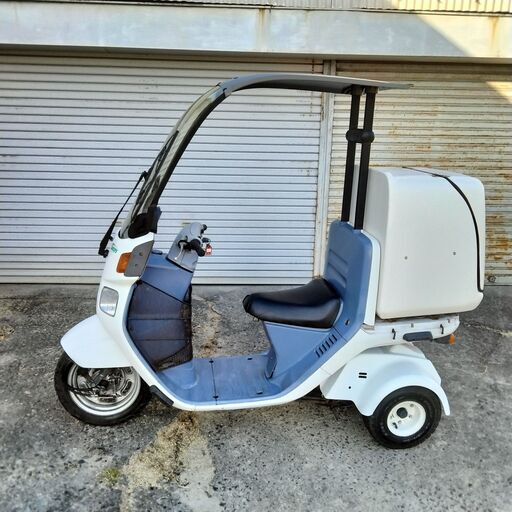 ホンダのジャイロキャノピーです。リアに大きな鍵付きBOX。インナーも綺麗。 ホンダのジャイロキャノピーです。リアに大きな鍵付きBOX。インナーも