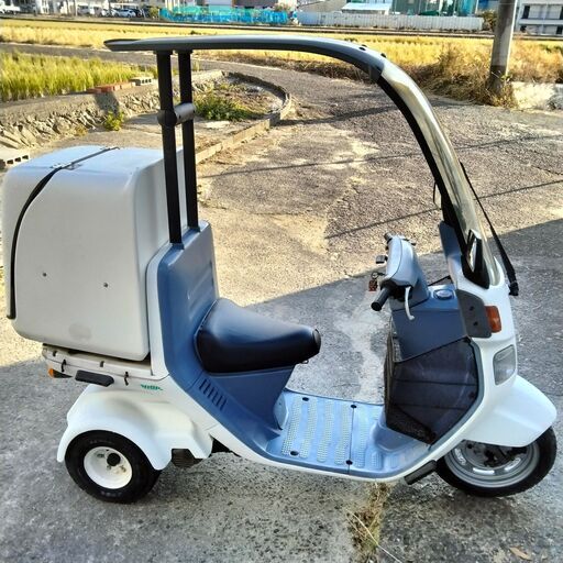 ホンダのジャイロキャノピーです。リアに大きな鍵付きBOX。インナーも綺麗。 ホンダのジャイロキャノピーです。リアに大きな鍵付きBOX。インナーも