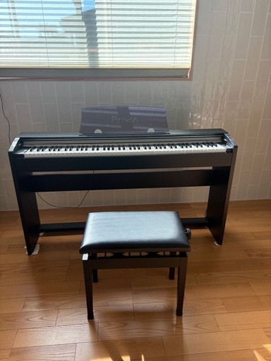 電子ピアノと椅子、売ります 取引中 電子ピアノ 美品 専用椅子付き