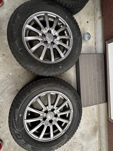 スタッドレスタイヤ プリウスカローラ