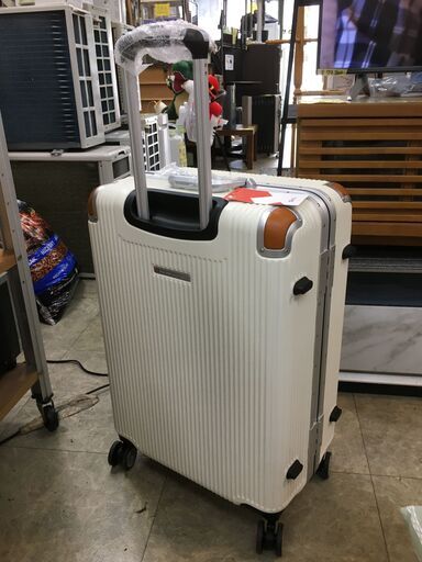 SWISS  MILITARY　スーツケース　未使用品　カギ無しタイプ★☆ウィンターセール開催　２千円以上の商品全て１５％～５０％OFF！★☆現金払いならさらに追加５％OFF★☆