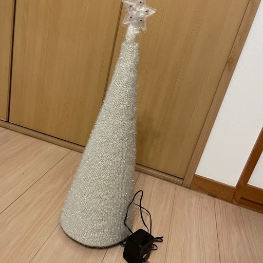 クリスマス電気装飾ツリー変色しながら回転します。