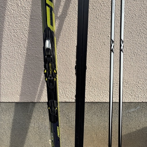 クロスカントリー　板　ブーツ　ストック　ウェアー・フルセット クロスカントリースキー板、ストック、シューズセット クロス