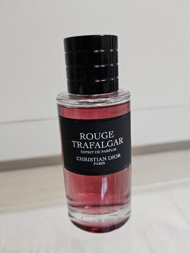 Dior ルージュ トラファルガー エスプリドゥ パルファン Rouge Trafalgar Esprit de Parfum: Intense Fruity and Floral Notes