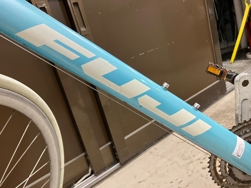 ロ2412-647 FUJI アブソリュート700C 28インチクロスバイク 年式表記