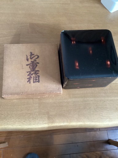 漆器の二段のお重箱