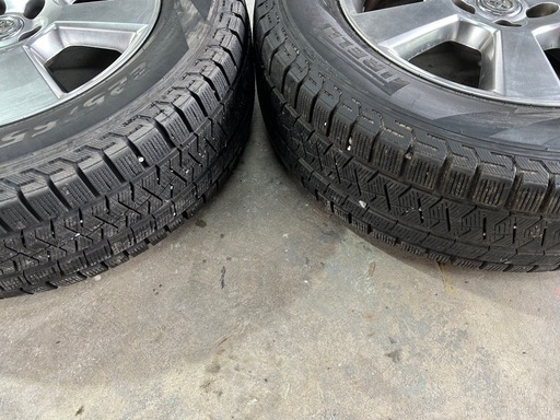 海外産　スタッドレスタイヤ　215/50r17 22年製　美品　バリ山 美品スタッドレス バリ山 バリ山 スタッドレスタイヤ 海外産