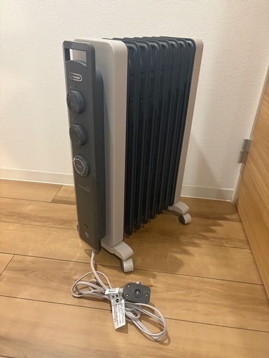 【美品・箱あり】デロンギ オイルヒーター RHJ21F0812-GY デロンギ オイルヒーター RHJ21F0812-GY 美品】デロンギRHJ21F0812-GY