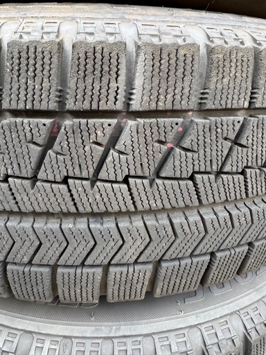 ブリジストン　ブリザックVRX スタットレスタイヤ　215/55R17　中古　4本セット スタッドレスタイヤ BRIDGESTONE BLIZZAK VRX ブリザック VRX 185