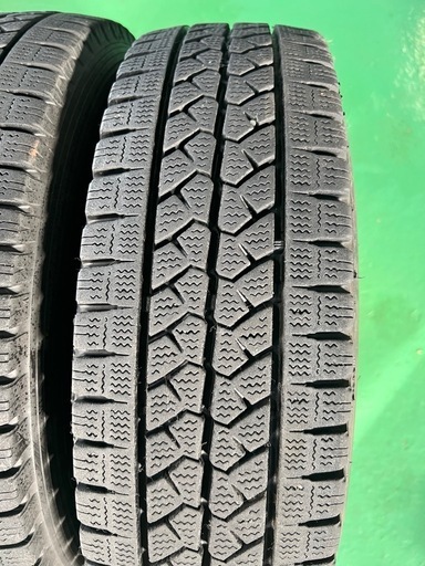 中古スタッドレス195/80R15 LTブリザックVL10 ハイエースキャラバン
