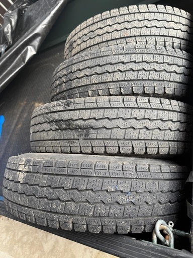 軽トラ、軽バンに！12インチブリヂストンスタッドレスタイヤ新品‼