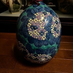 有田焼・色鍋島様式の陶器花瓶・あじさい絵 有田焼・色鍋島様式の陶器花瓶・あじさい絵