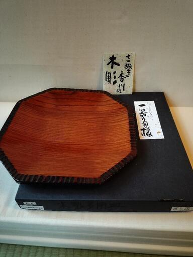 さぬき木彫渕朱八角盛器