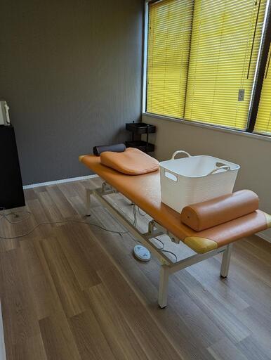 電動昇降マッサージベッド（有孔)長さ185x幅75x高さ51～88cm ブラウン