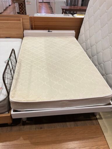 【愛品館 市原店】電源コンセント付セミダブルベッド