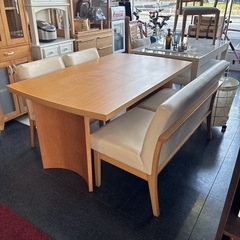 【中古良品】karimoku　高級ダイニングテーブル　椅子セット　見学者お待ちしています。 中古良品】karimoku 高級ダイニングテーブル 椅子セット 見学者お待ち