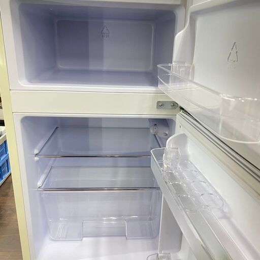 ジ74/ IRIS OHYAMA アイリスオーヤマ ノンフロン冷凍冷蔵庫 PRR-082D-W レトロ風 81L 2020年製 ジ74/ IRIS OHYAMA アイリスオーヤマ ノンフロン冷凍冷蔵庫 PRR-082D-W