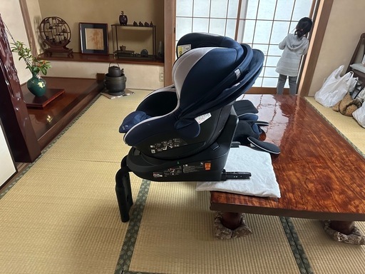 チャイルドシートISOFIX 回転式エールべべ