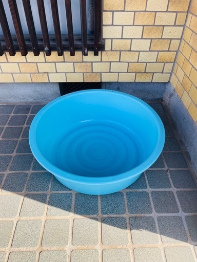 大きなプラスチックのタライ 桶 直径58cm×深さ19cm